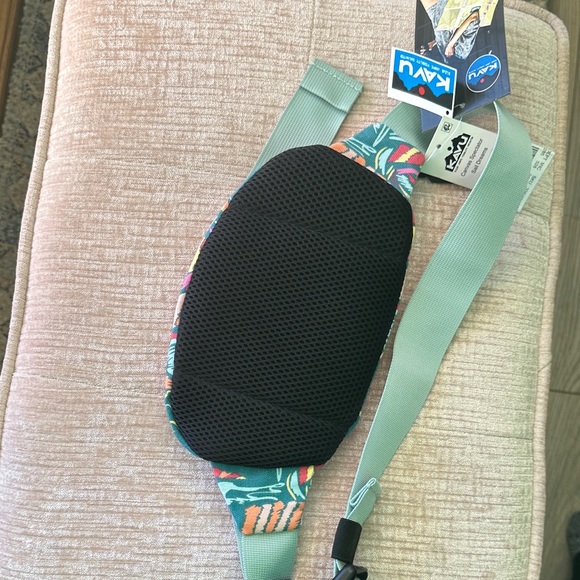 Kavu Multicolor Sling Bag with Orange and Green - Picture 7 of 8